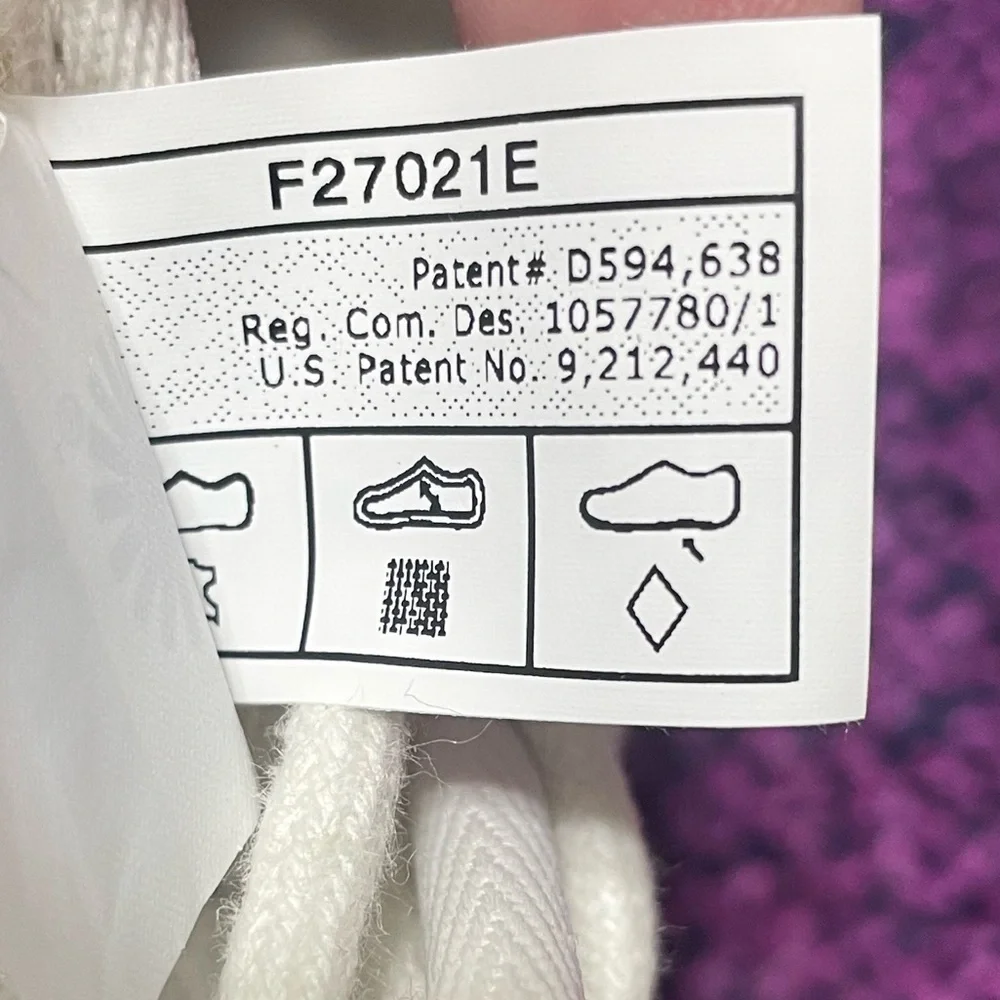 NWOB White/Gray Neumel Uggs, Men's size 10 S/N 3236